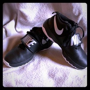 Youth Nike bb shoes